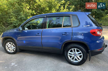 Внедорожник / Кроссовер Volkswagen Tiguan 2011 в 