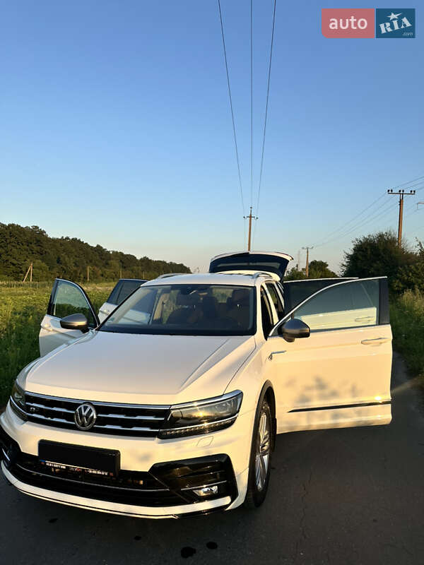 Внедорожник / Кроссовер Volkswagen Tiguan 2019 в Староконстантинове