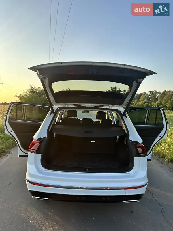 Volkswagen Tiguan 2019 VIN WVGZZZ5NZLM003195 фото оголошення 16 з 81