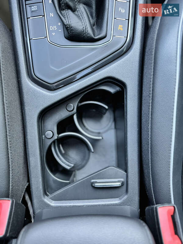 Внедорожник / Кроссовер Volkswagen Tiguan 2017 в Луцке