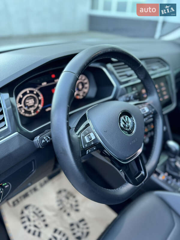 Внедорожник / Кроссовер Volkswagen Tiguan 2017 в Луцке