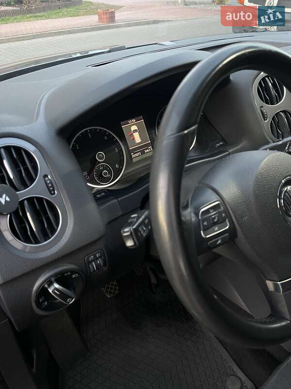 Внедорожник / Кроссовер Volkswagen Tiguan 2013 в Ровно
