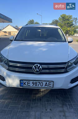 Позашляховик / Кросовер Volkswagen Tiguan 2016 в Новомосковську