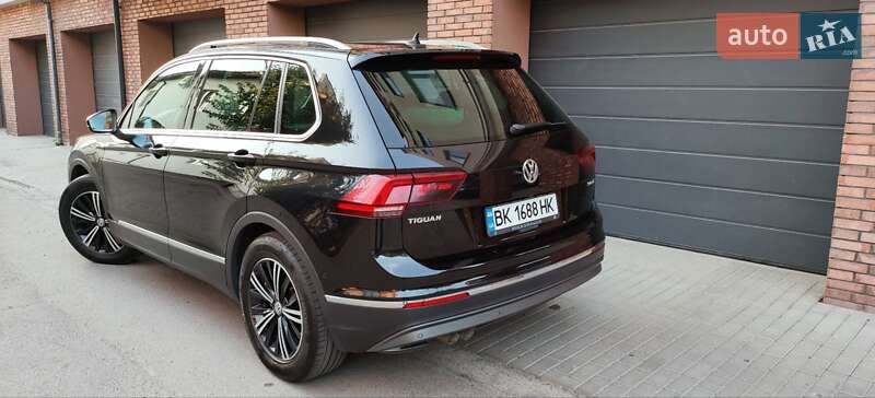 Внедорожник / Кроссовер Volkswagen Tiguan 2017 в Ровно