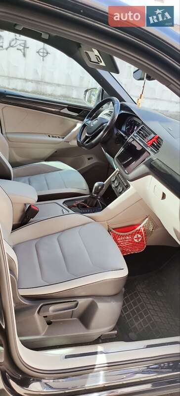 Внедорожник / Кроссовер Volkswagen Tiguan 2017 в Ровно
