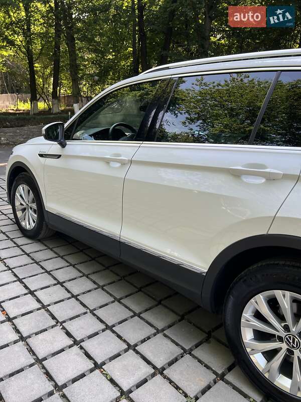 Внедорожник / Кроссовер Volkswagen Tiguan 2021 в Тернополе