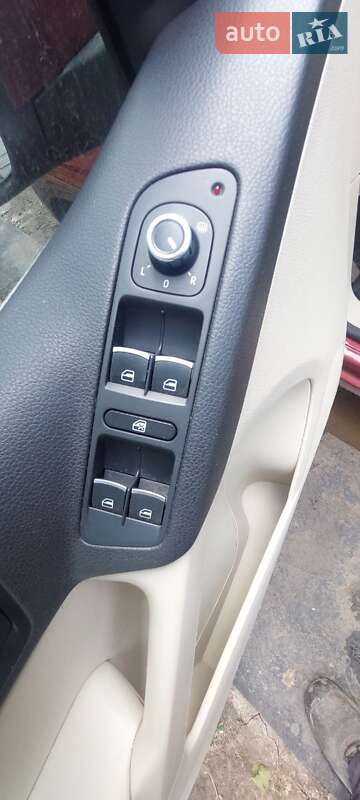 Внедорожник / Кроссовер Volkswagen Tiguan 2015 в Кривом Роге