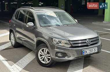 Позашляховик / Кросовер Volkswagen Tiguan 2011 в Києві