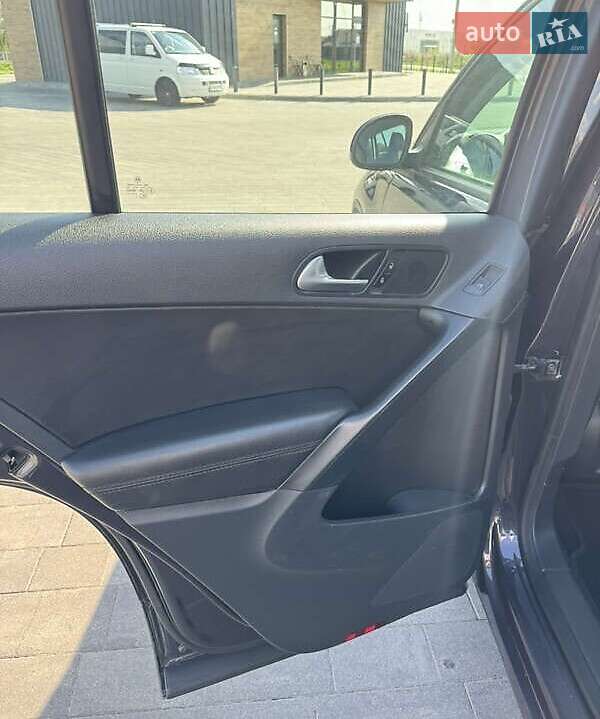 Внедорожник / Кроссовер Volkswagen Tiguan 2016 в Луцке