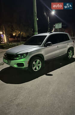 Внедорожник / Кроссовер Volkswagen Tiguan 2016 в Харькове