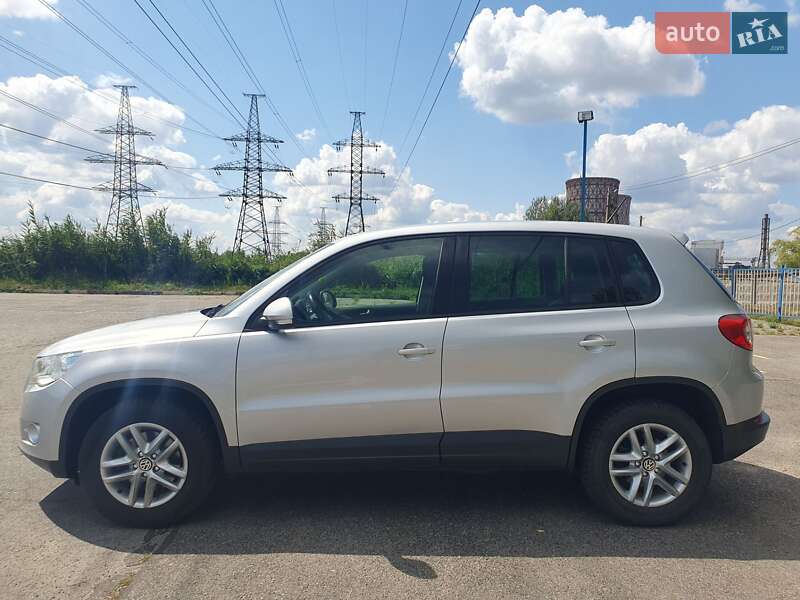 Внедорожник / Кроссовер Volkswagen Tiguan 2009 в Харькове