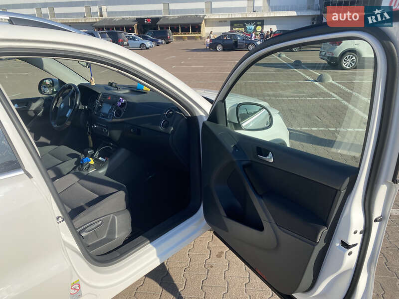 Внедорожник / Кроссовер Volkswagen Tiguan 2009 в Житомире