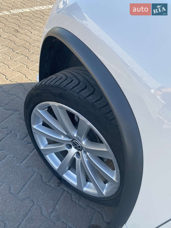 Внедорожник / Кроссовер Volkswagen Tiguan 2009 в Житомире