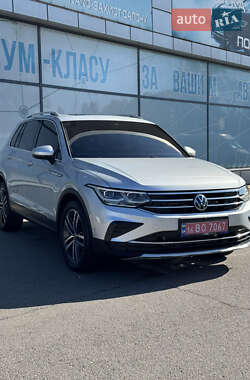 Внедорожник / Кроссовер Volkswagen Tiguan 2022 в Киеве