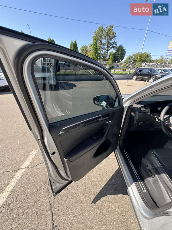 Внедорожник / Кроссовер Volkswagen Tiguan 2022 в Киеве