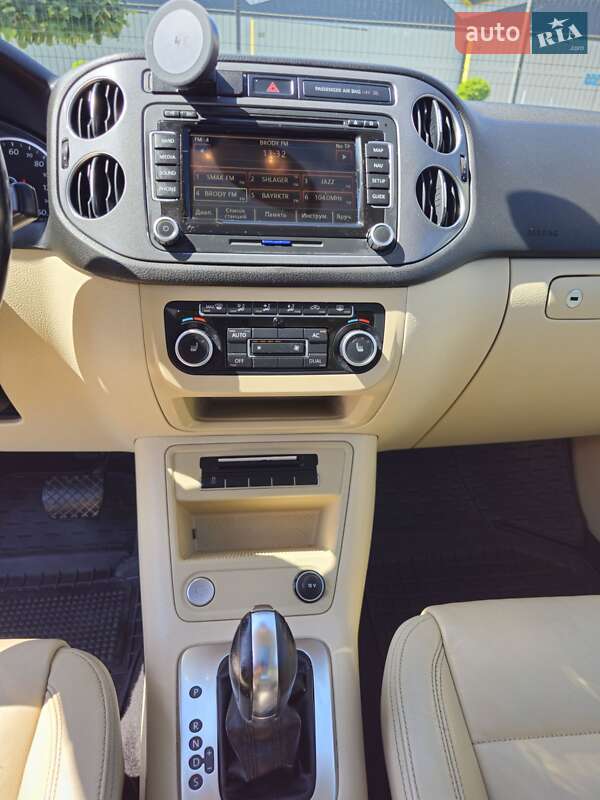 Внедорожник / Кроссовер Volkswagen Tiguan 2011 в Бродах