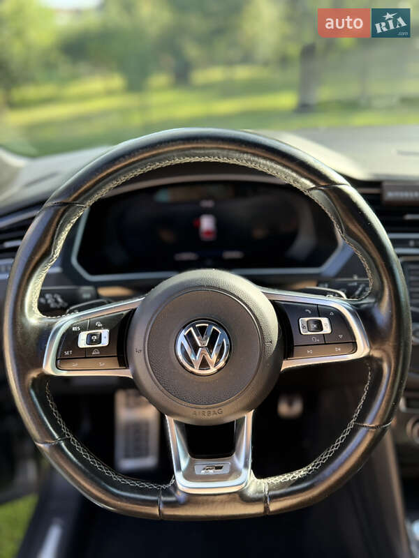 Внедорожник / Кроссовер Volkswagen Tiguan 2016 в Ратным