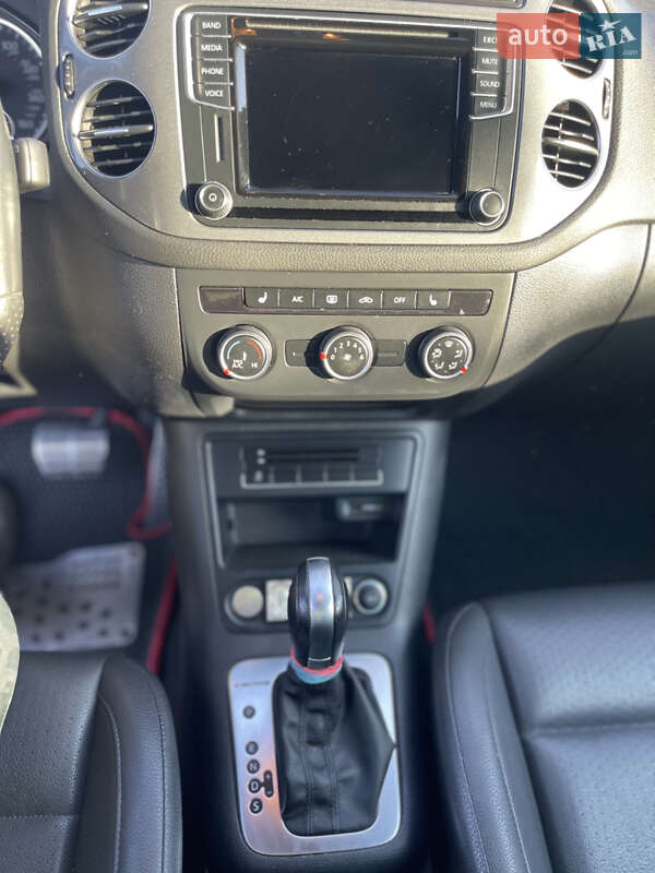 Внедорожник / Кроссовер Volkswagen Tiguan 2016 в Днепре