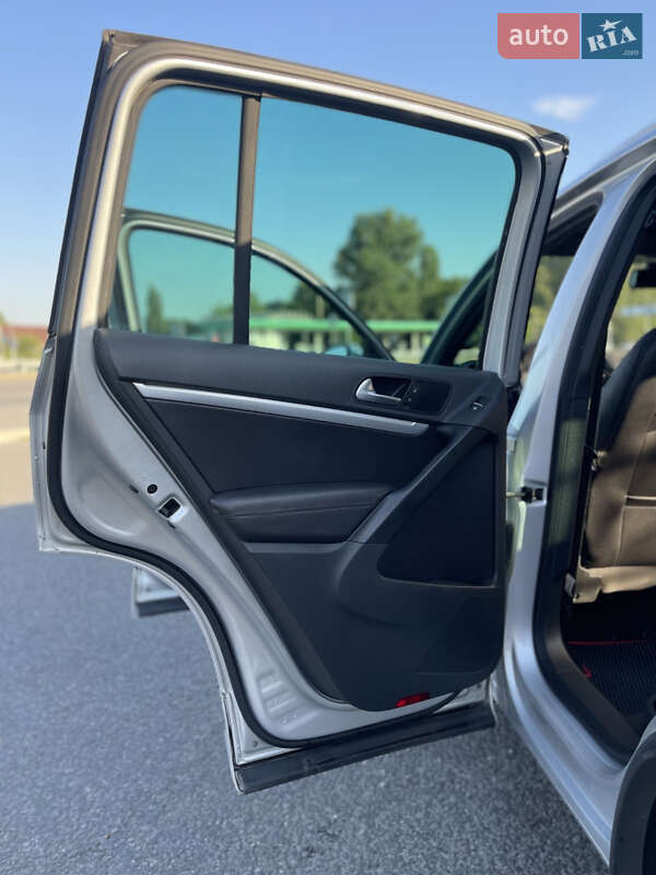 Внедорожник / Кроссовер Volkswagen Tiguan 2016 в Днепре