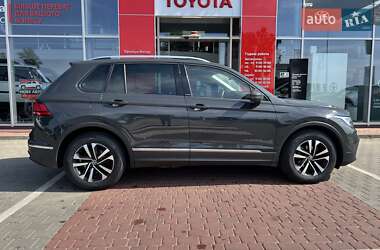 Внедорожник / Кроссовер Volkswagen Tiguan 2021 в 