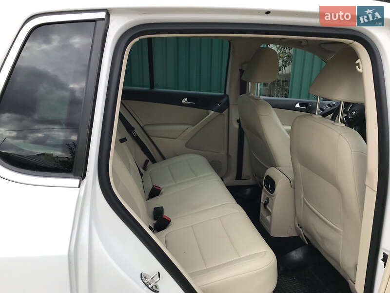 Внедорожник / Кроссовер Volkswagen Tiguan 2011 в Хмельнике