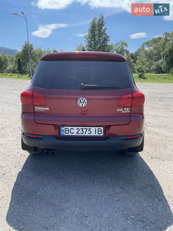 Внедорожник / Кроссовер Volkswagen Tiguan 2015 в Славском