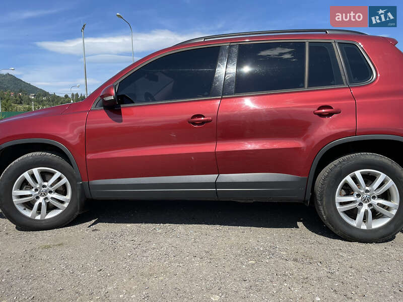 Внедорожник / Кроссовер Volkswagen Tiguan 2015 в Славском