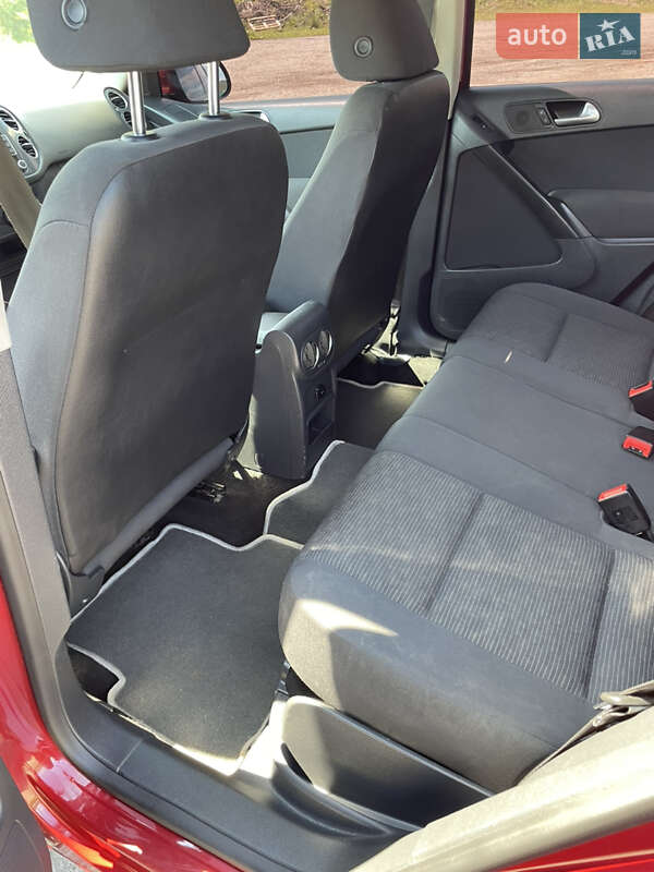 Внедорожник / Кроссовер Volkswagen Tiguan 2015 в Славском