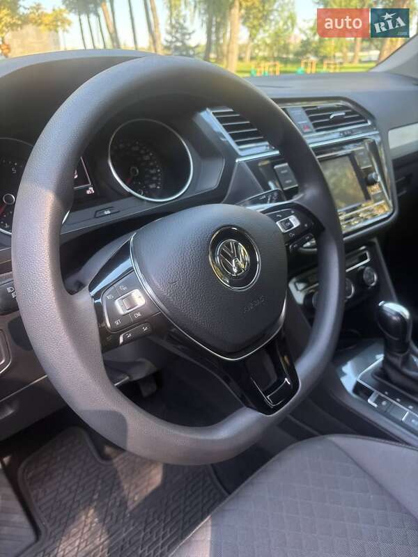 Внедорожник / Кроссовер Volkswagen Tiguan 2017 в Киеве