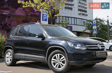Позашляховик / Кросовер Volkswagen Tiguan 2016 в Києві