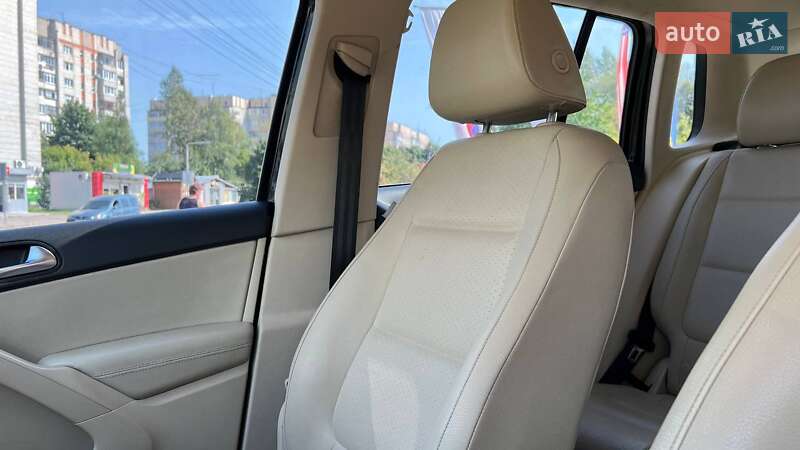 Внедорожник / Кроссовер Volkswagen Tiguan 2015 в Львове