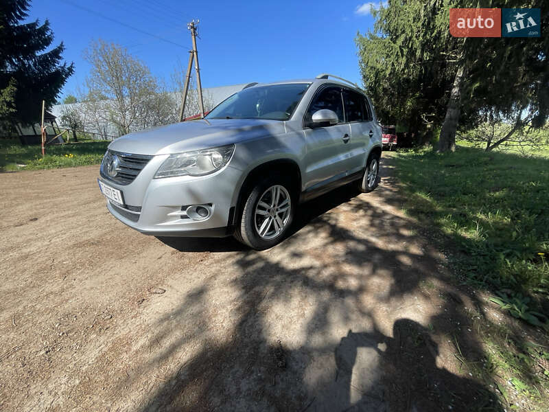 Внедорожник / Кроссовер Volkswagen Tiguan 2010 в Городенке