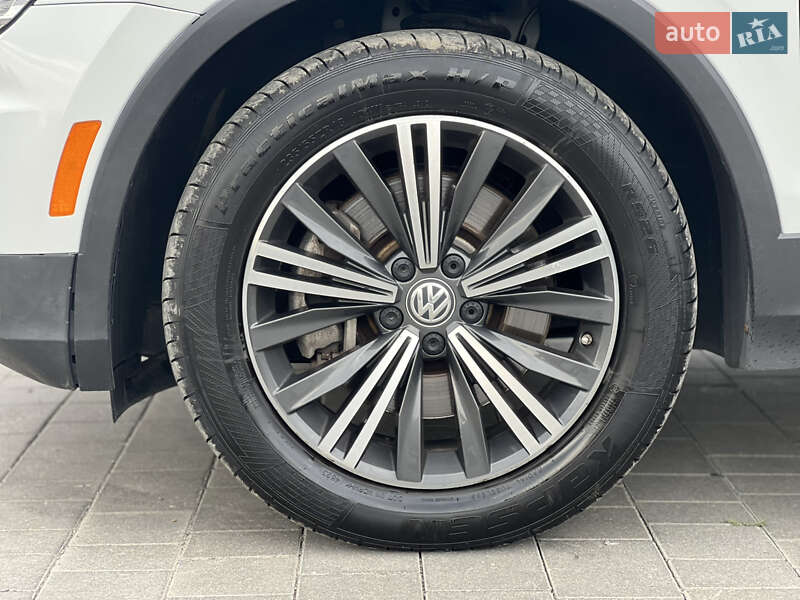 Внедорожник / Кроссовер Volkswagen Tiguan 2017 в Ужгороде