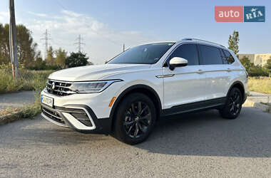Внедорожник / Кроссовер Volkswagen Tiguan 2023 в Киеве