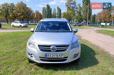 Позашляховик / Кросовер Volkswagen Tiguan 2011 в Харкові