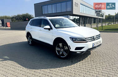 Внедорожник / Кроссовер Volkswagen Tiguan 2018 в Львове