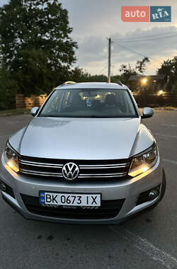 Внедорожник / Кроссовер Volkswagen Tiguan 2011 в Ровно
