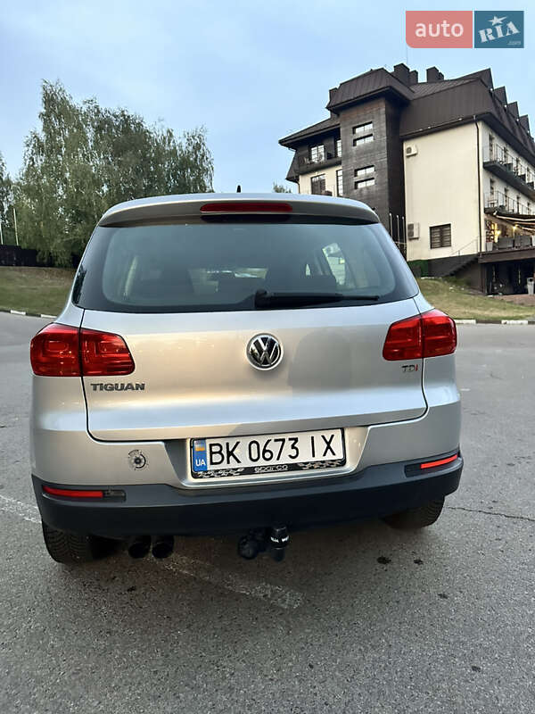 Внедорожник / Кроссовер Volkswagen Tiguan 2011 в Ровно