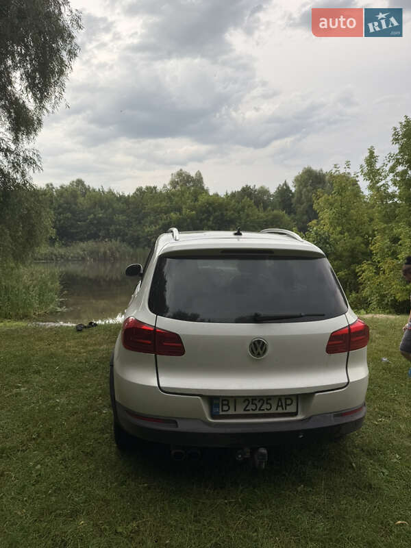 Внедорожник / Кроссовер Volkswagen Tiguan 2012 в Гадяче