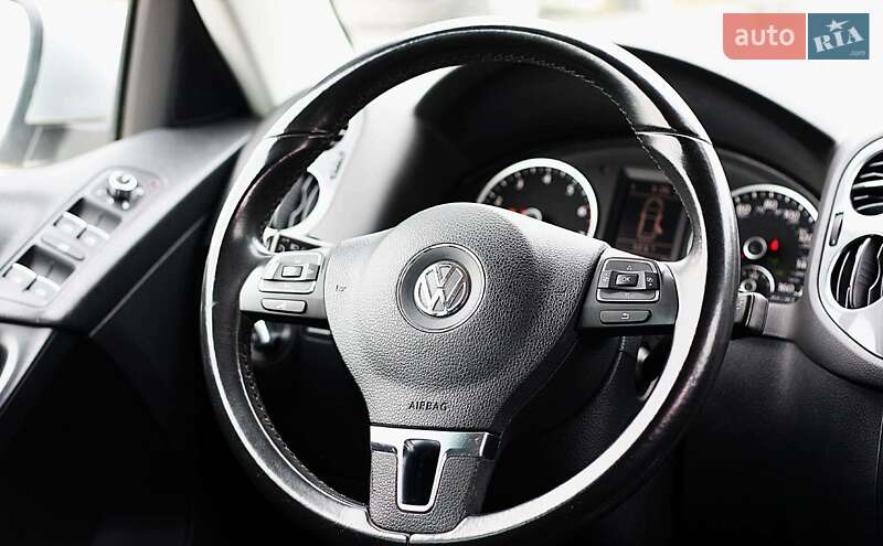 Внедорожник / Кроссовер Volkswagen Tiguan 2015 в Львове