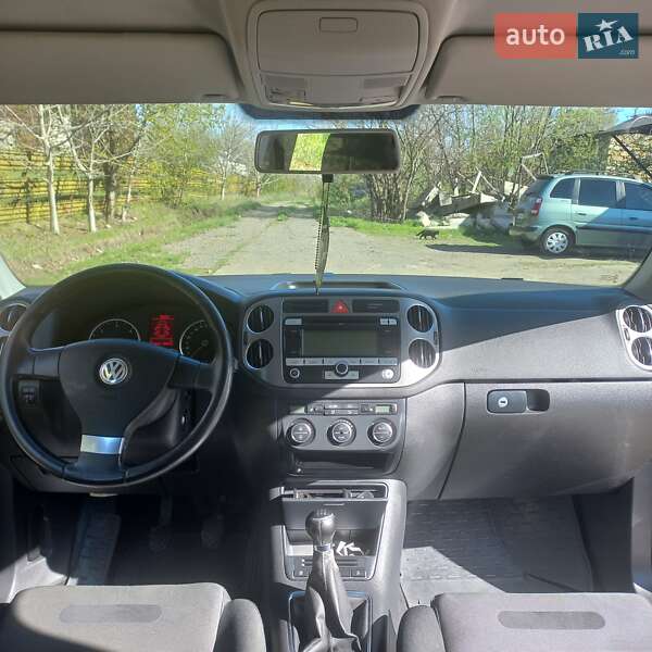 Внедорожник / Кроссовер Volkswagen Tiguan 2008 в Подольске