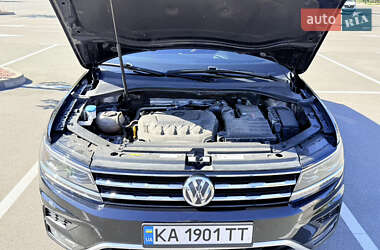 Внедорожник / Кроссовер Volkswagen Tiguan 2017 в 
