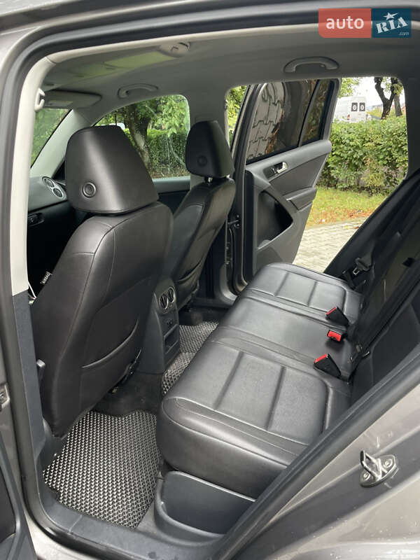 Внедорожник / Кроссовер Volkswagen Tiguan 2010 в Черновцах