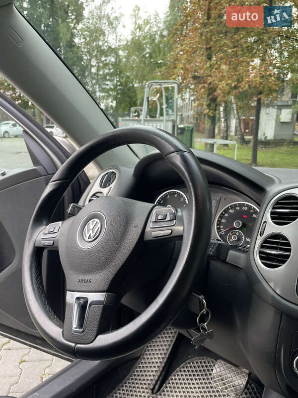 Внедорожник / Кроссовер Volkswagen Tiguan 2010 в Черновцах