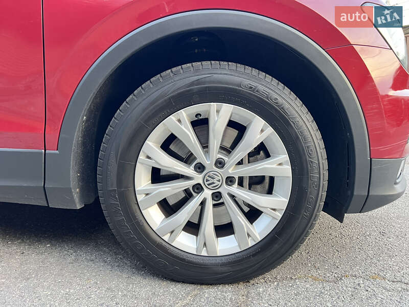 Позашляховик / Кросовер Volkswagen Tiguan 2017 в Києві