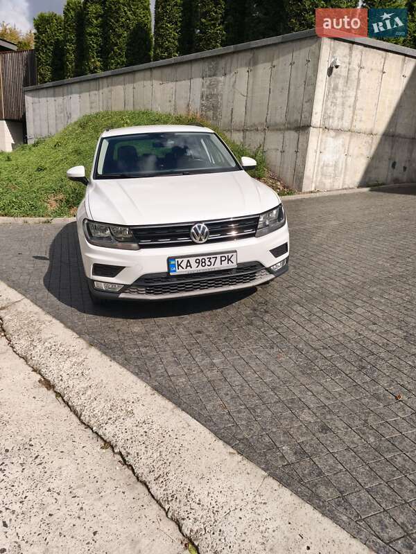 Внедорожник / Кроссовер Volkswagen Tiguan 2016 в Киеве