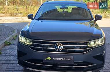 Внедорожник / Кроссовер Volkswagen Tiguan 2021 в 