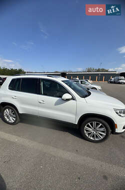 Внедорожник / Кроссовер Volkswagen Tiguan 2015 в Харькове
