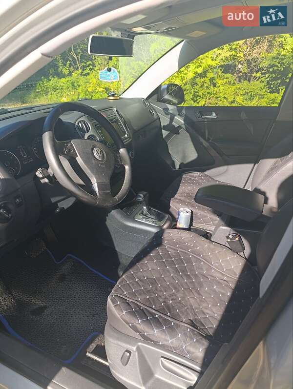Внедорожник / Кроссовер Volkswagen Tiguan 2010 в Черновцах