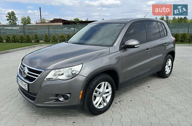 Внедорожник / Кроссовер Volkswagen Tiguan 2011 в Каменском
